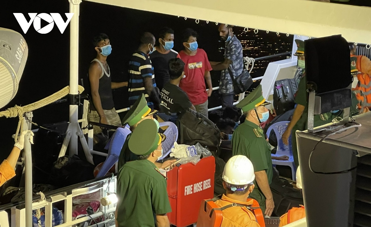 305 người Sri Lanka gặp nạn ngoài biển Vũng Tàu được đưa vào bờ an toàn